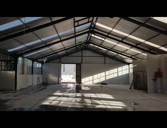 579M² FACTORY TO LET IN TRIANGLE FARM